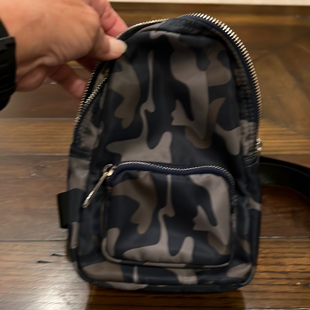 Sondra Robert’s shopping purse